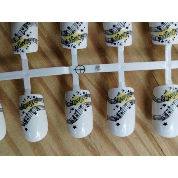 Press On Music Notes White Black Nails - Picture 1 of 5